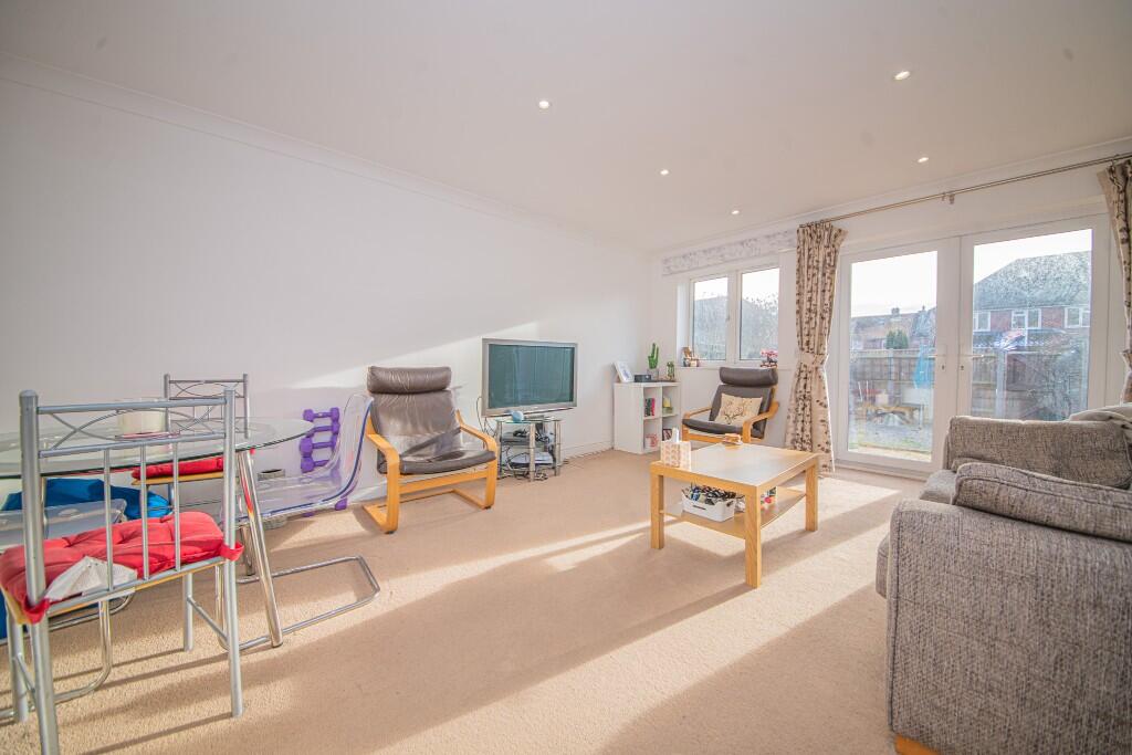 Chestnut Avenue, Eastleigh, SO50 photo 2