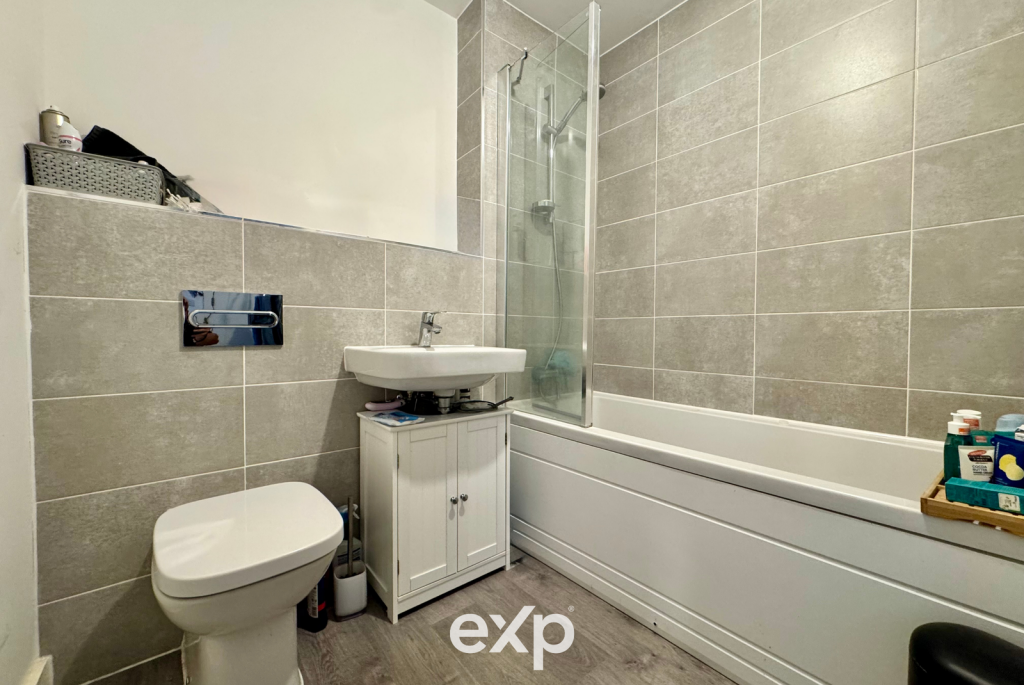 Apartment in Solihull, Cheswick Green - More