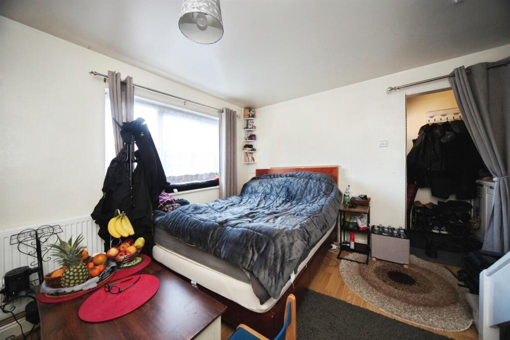 Gainsborough Drive, Houghton Regis, Dunstable photo 3