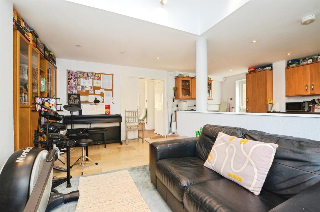 Additional image 3 of Chesterton Avenue, Harpenden