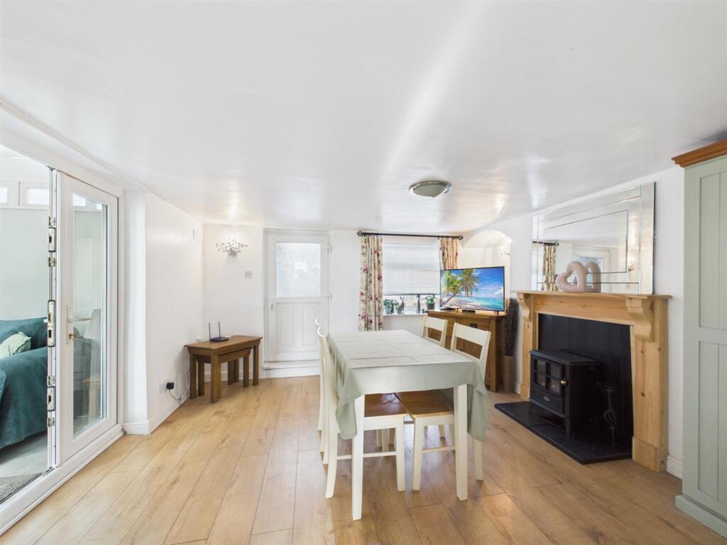 House in Lincoln - View 5