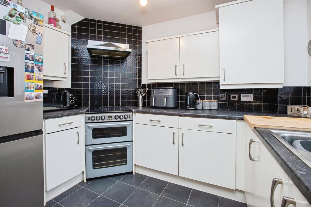 High Hazles Drive, HUTHWAITE, Nottinghamshire, NG17 photo 2