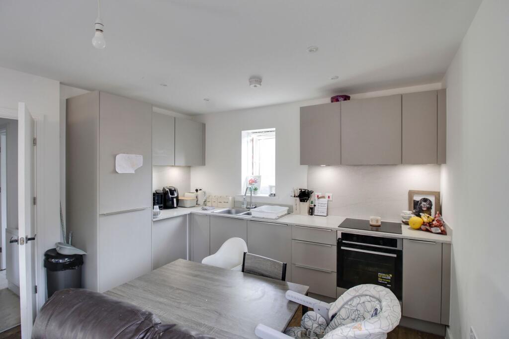 House in Huntingdonshire, Loves Farm, St Neots - View 3