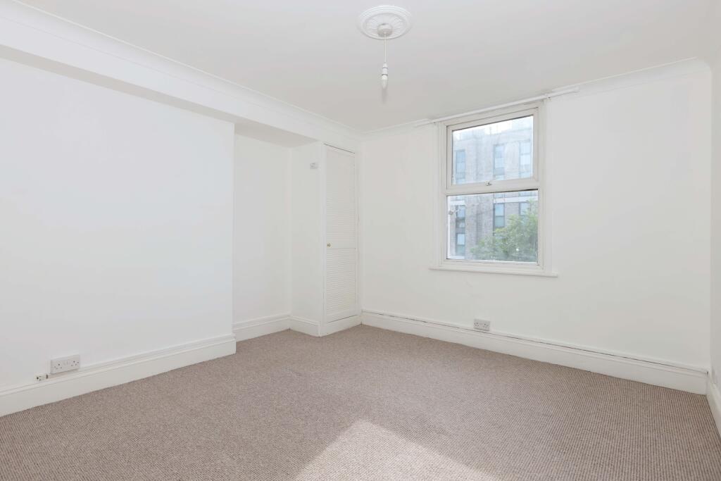 Apartment in Brighton & Hove, Hove - View 4