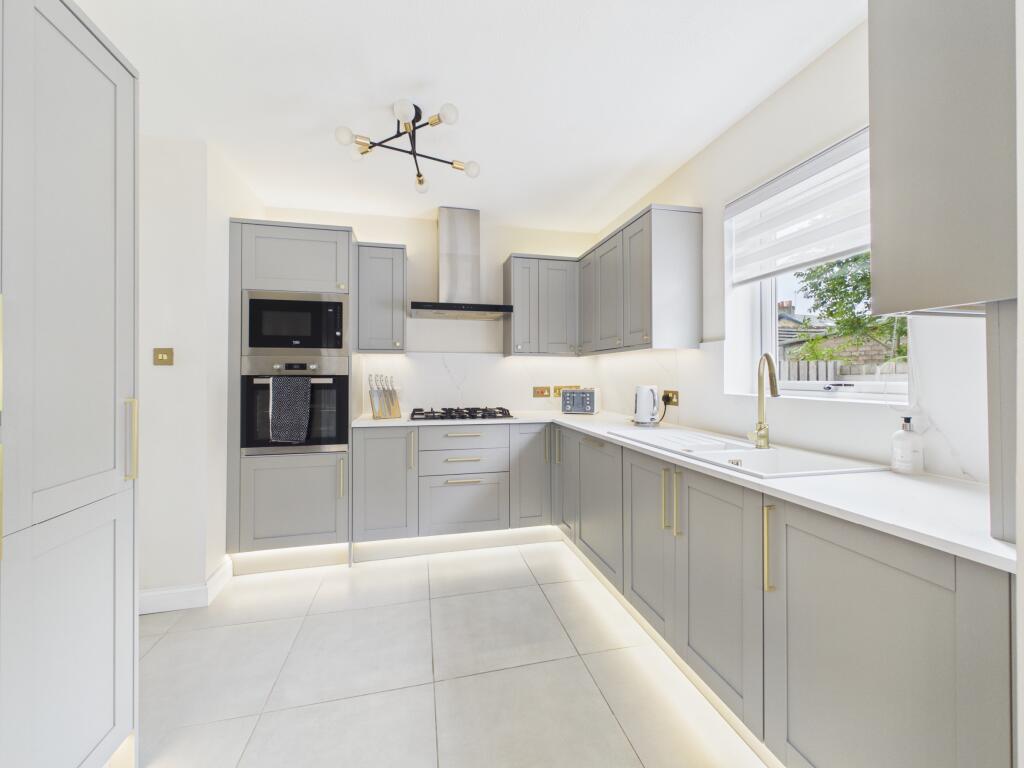 House in Motherwell, North Lanarkshire - More