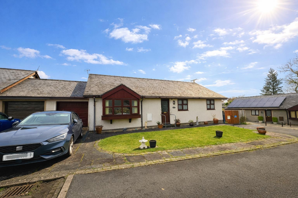 Main image of property: Maes Y Garth, Minffordd, Penrhyndeudraeth