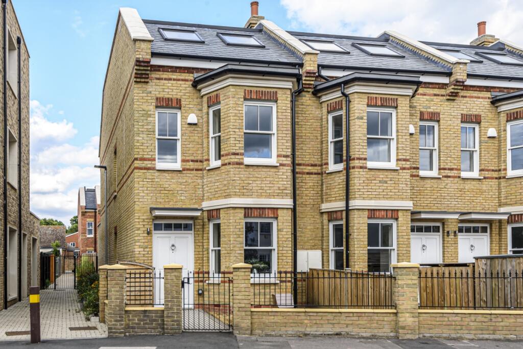 Main image of property: Park Road, Kingston upon Thames, KT2
