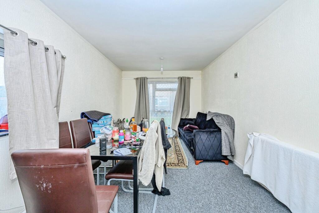 Selbourne Road, LUTON, Bedfordshire, LU4 photo 3