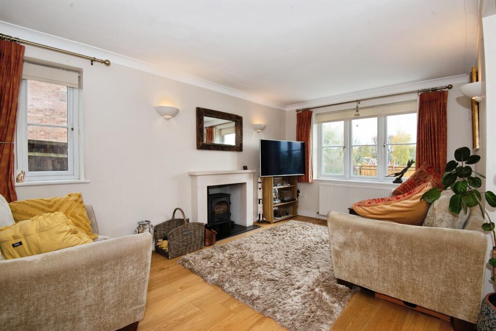 House in Hemel Hempstead - More