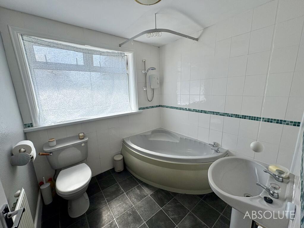 House in Torquay, Torbay - More