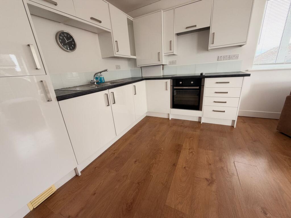 Apartment in Truro - View 4