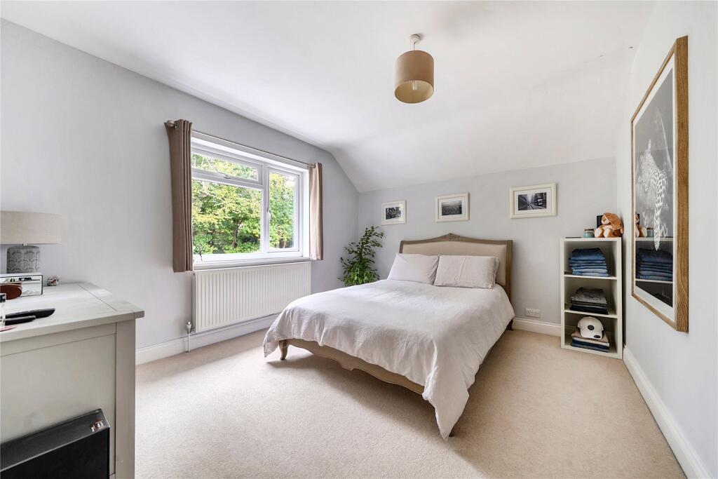 House in London, Broom Hill, Crofton - More