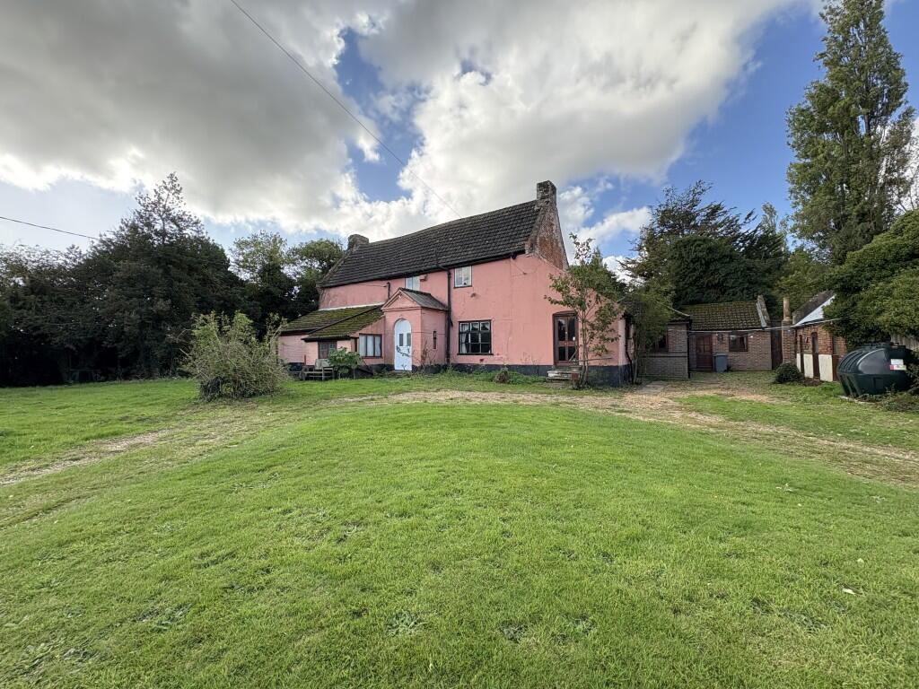 5-bed detached on 43 The Green, Upton, Norwich, Norfolk NR13 6AY, £275,000