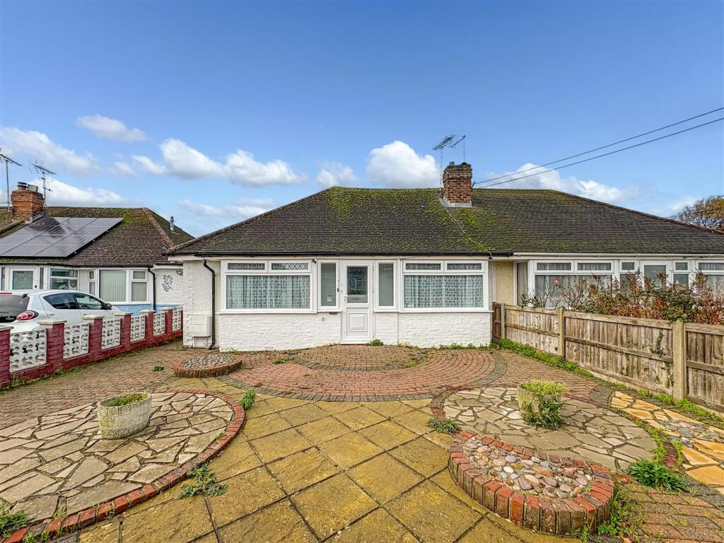 2-bed semi-detached on Selwyn Avenue, Littlehampton, £285,000