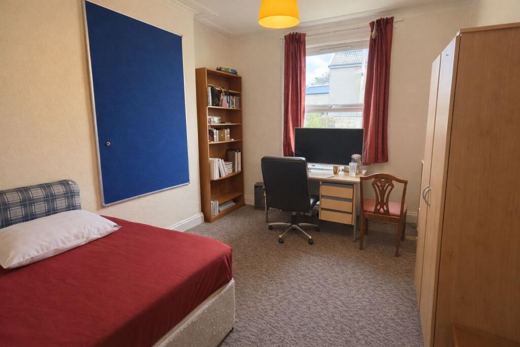 5 bedroom detached house for rent