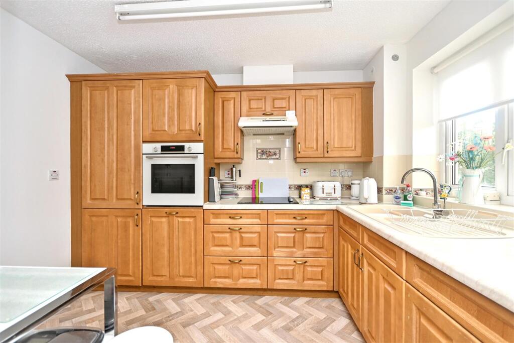 Apartment in Eastbourne, Little Chelsea, Upperton - View 3