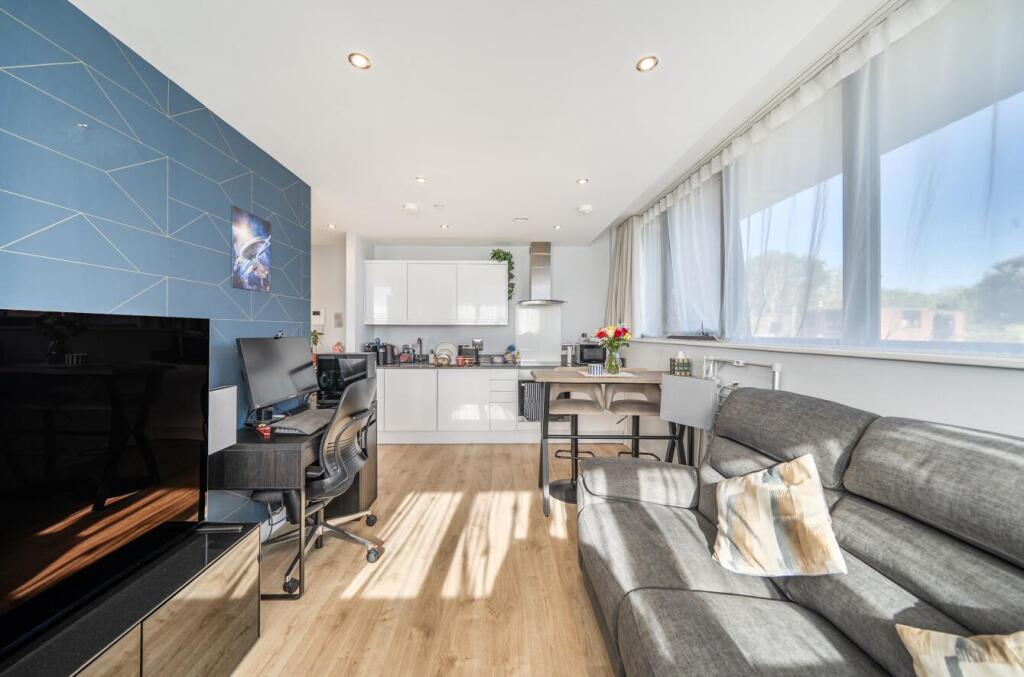 Apartment in Harrow - View 4