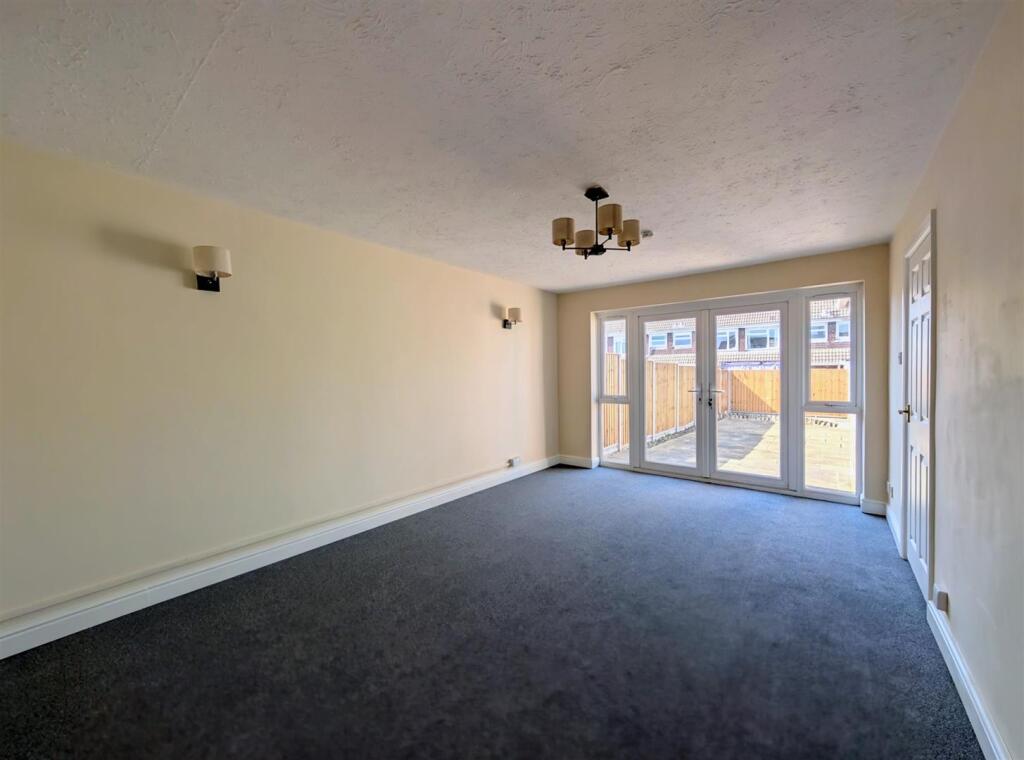 Chatsworth Avenue, Tuffley, Gloucester photo 2