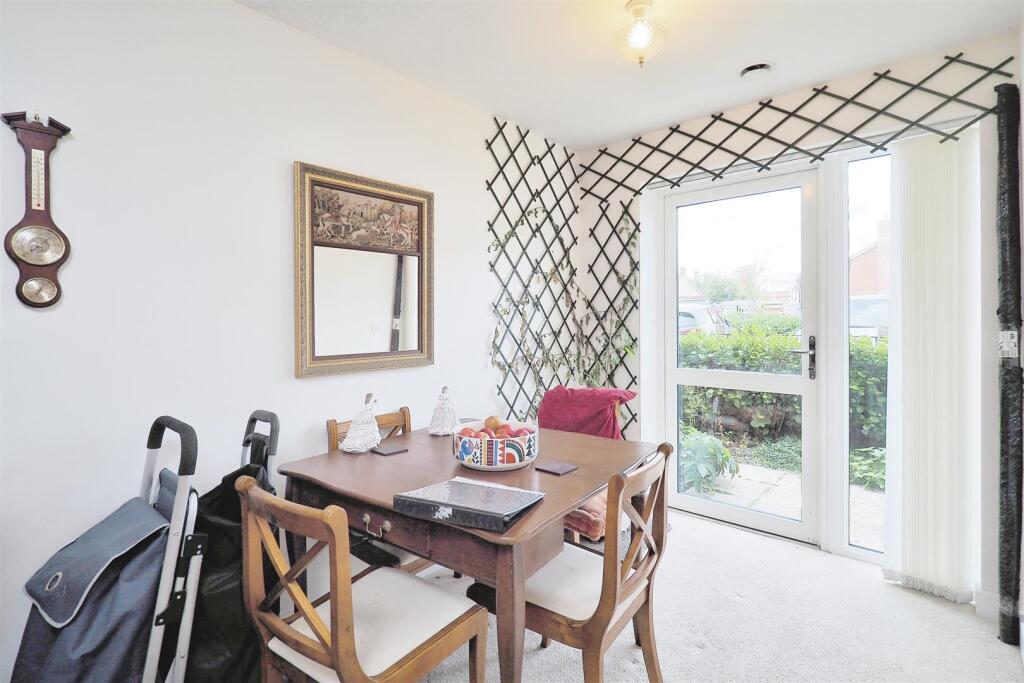 Apartment in Salisbury, Wiltshire - View 3