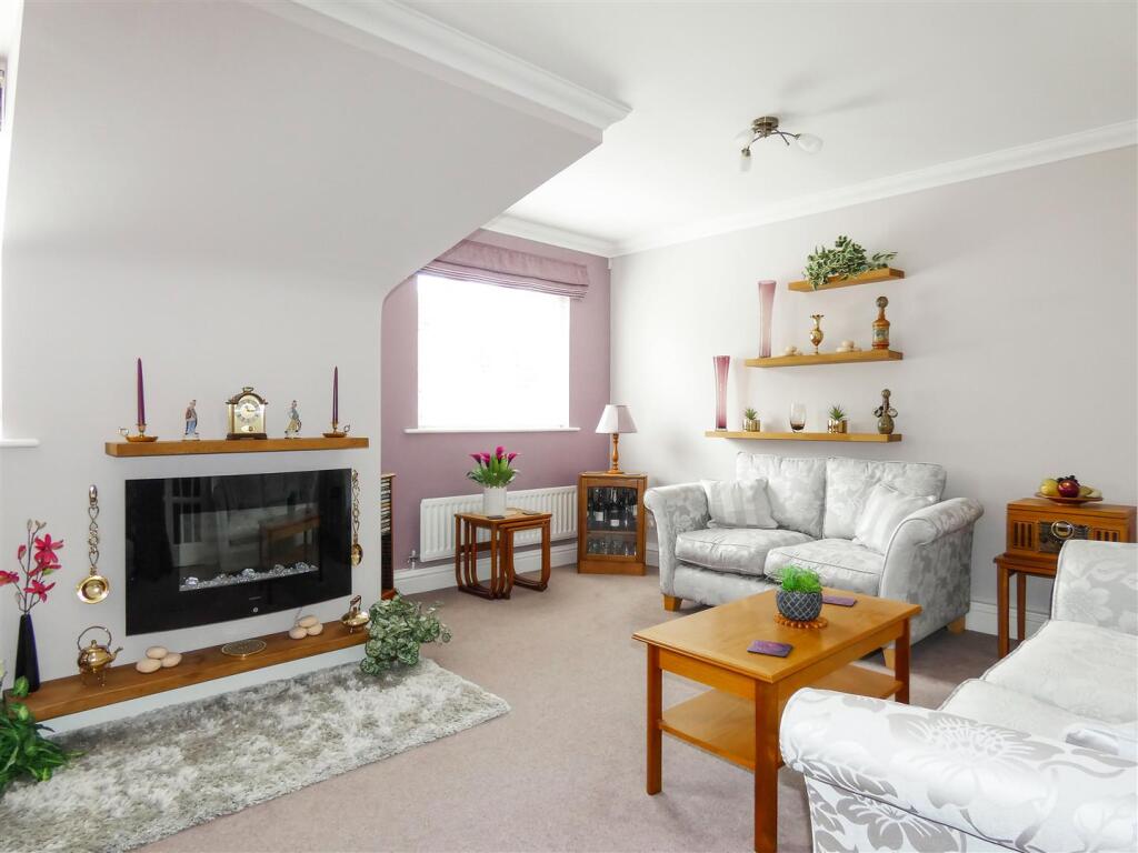 Apartment in Arun, Rustington - View 2