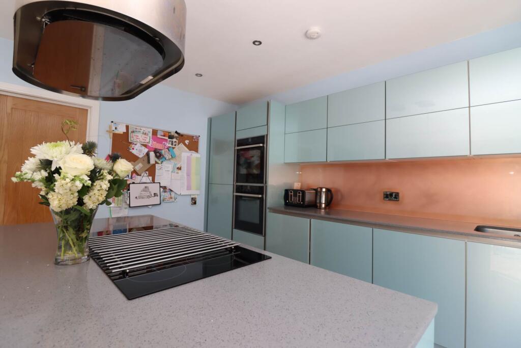 Woodyear Road, Bromborough photo 3
