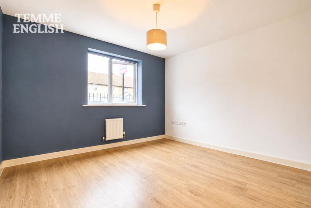 Apartment in Southend-on-Sea - View 4