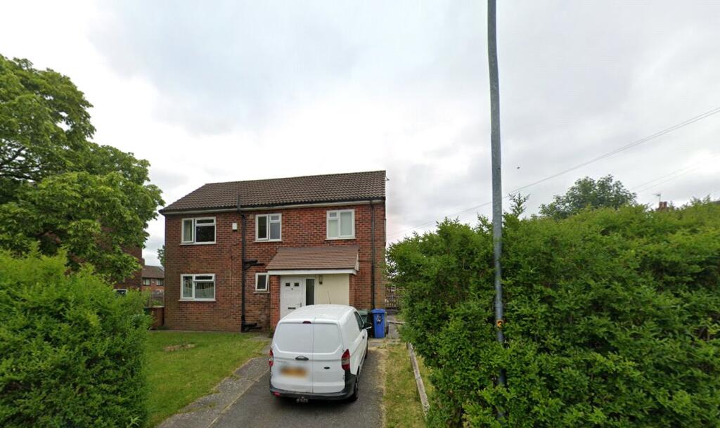 2-bed house on Whinfell Drive, Middleton, Manchester, M24, £90,000