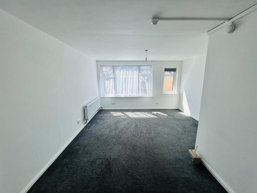 Apartment in Eastbourne, East Sussex - More