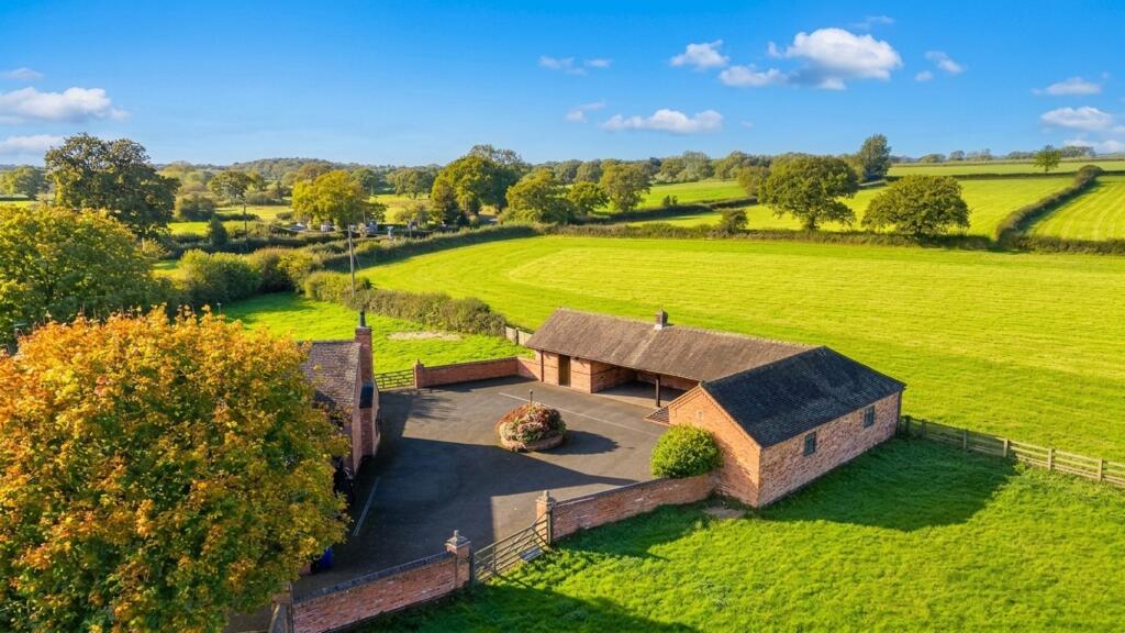 House in Stoke-on-Trent - View 5