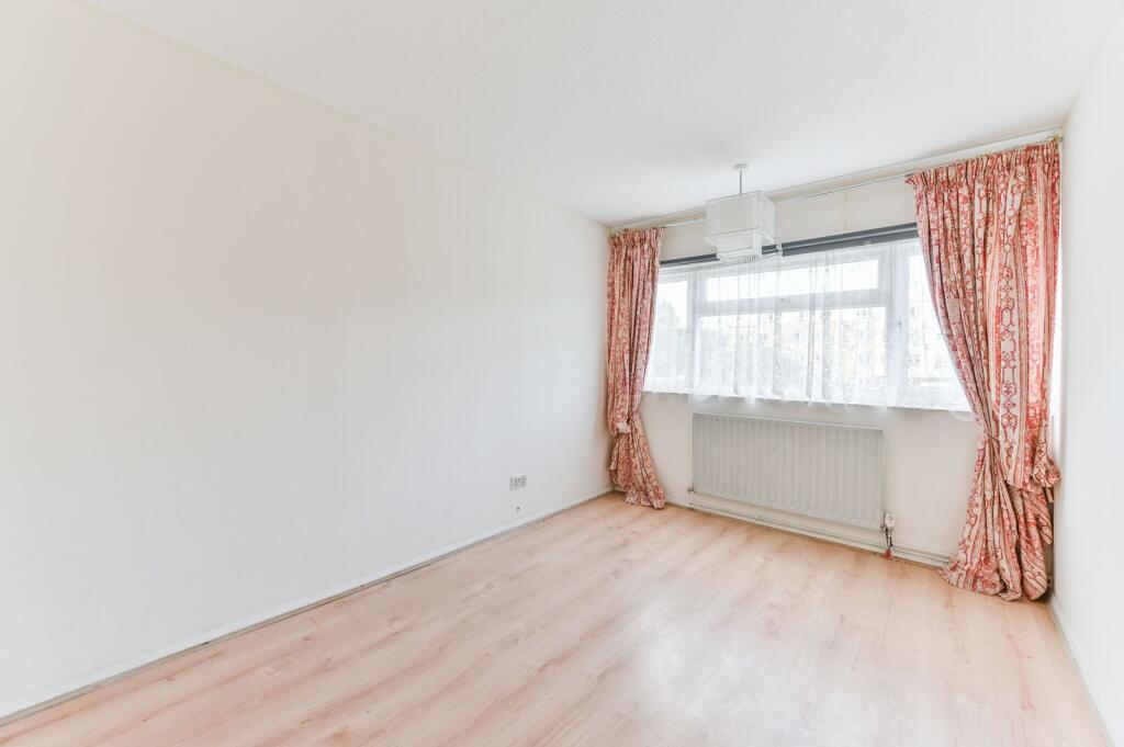 House in London, Cottenham Park, Raynes Park - View 5