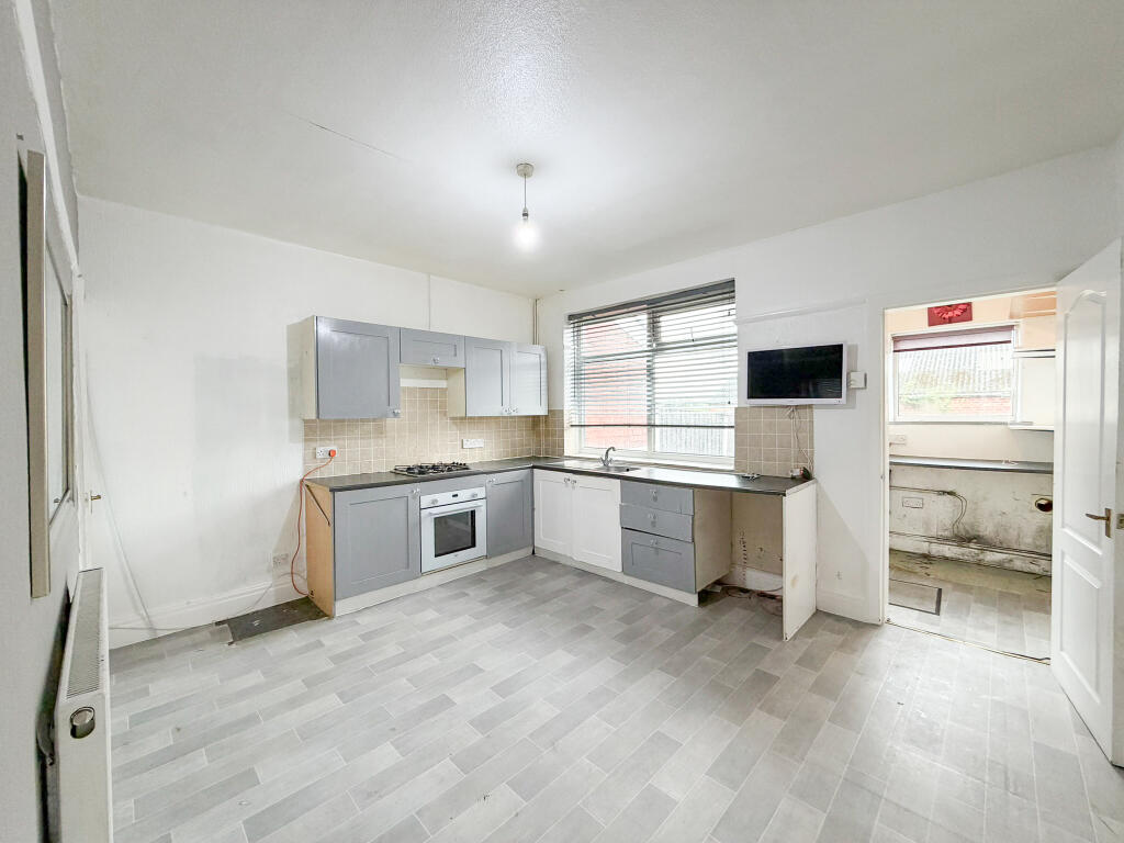 House in Tameside, Greater Manchester - More