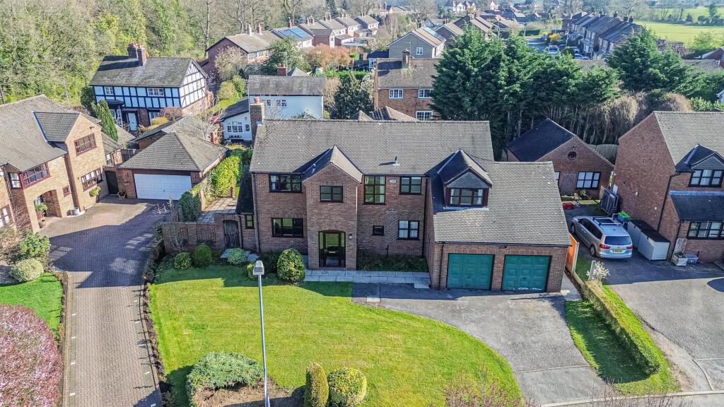 Main image of property: Stoneleigh Gardens, Grappenhall And Thelwall, Warrington