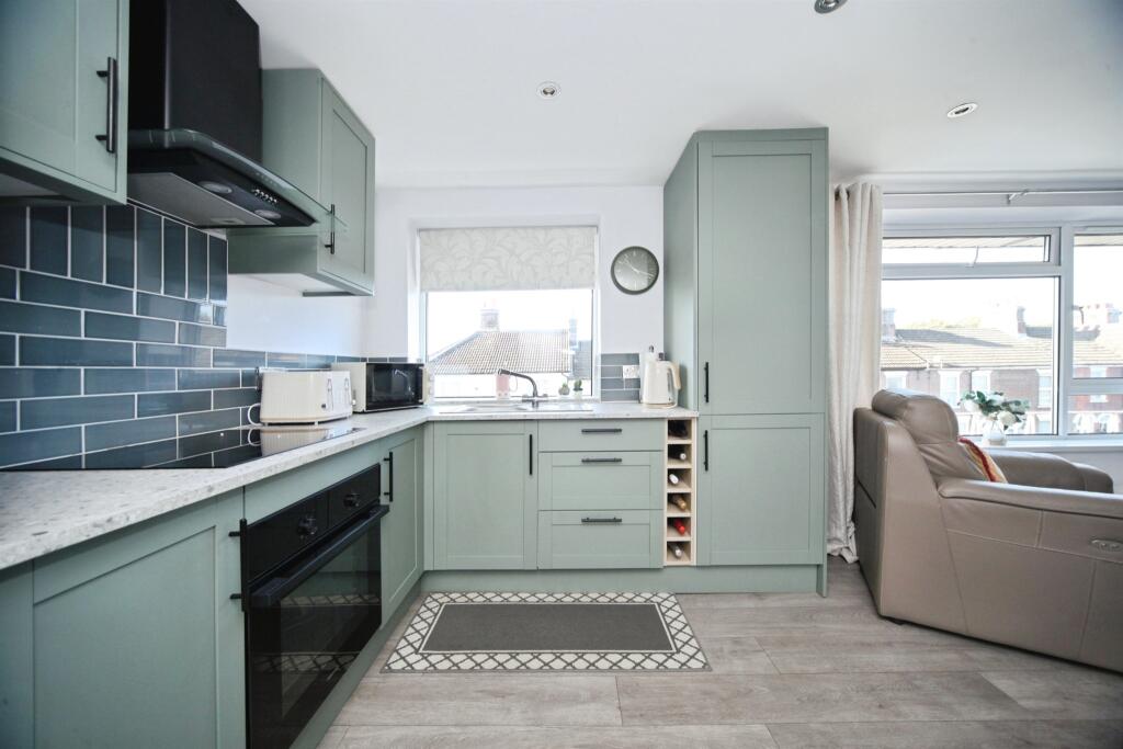 Apartment in Luton - View 5