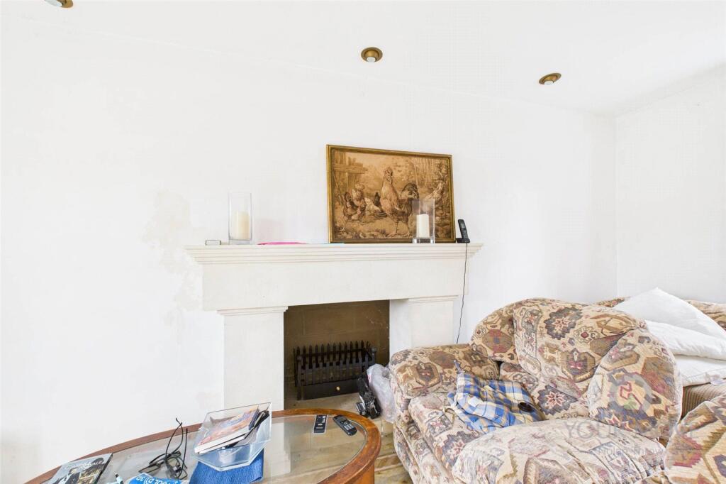 Lacy Drive, Bolbeck Park, Milton Keynes, Buckinghamshire, MK15 photo 3