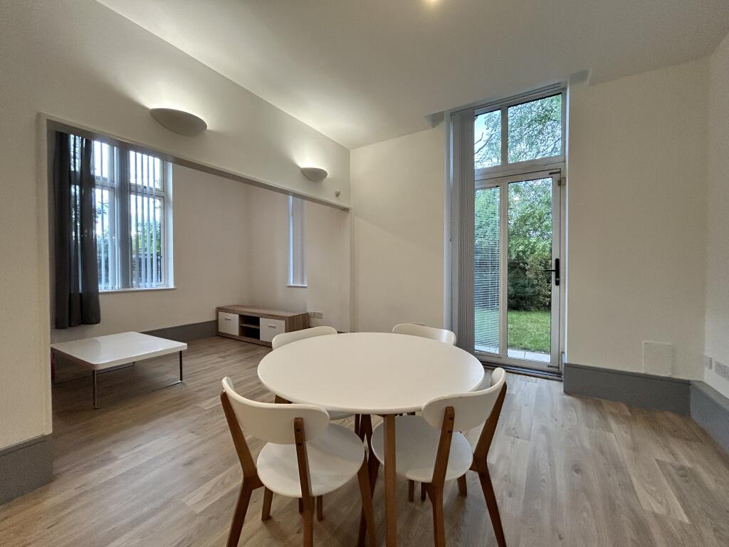 Apartment in Tameside, Greater Manchester - View 3