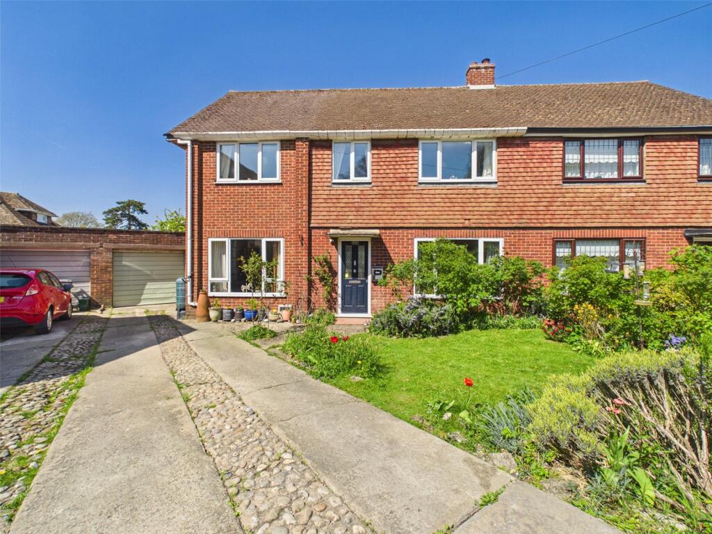 Main image of property: The Avenue, Chinnor, Oxfordshire, OX39