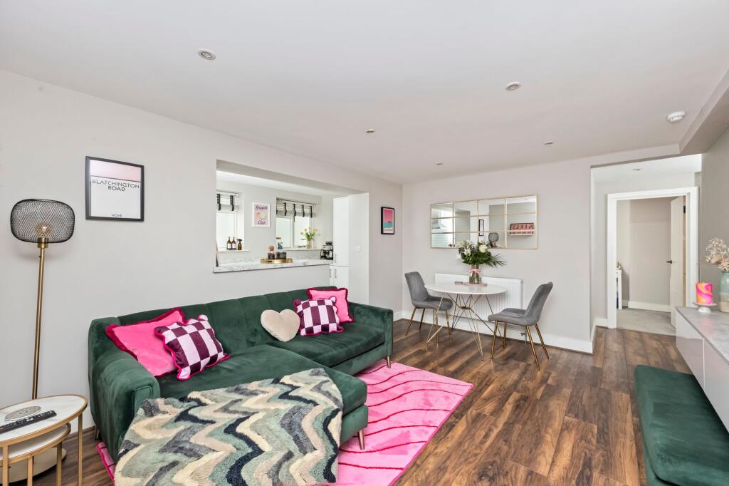 Apartment in Hove, Brighton and Hove - View 2