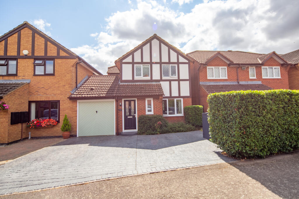 Main image of property: Ravencroft, Bicester, Oxfordshire