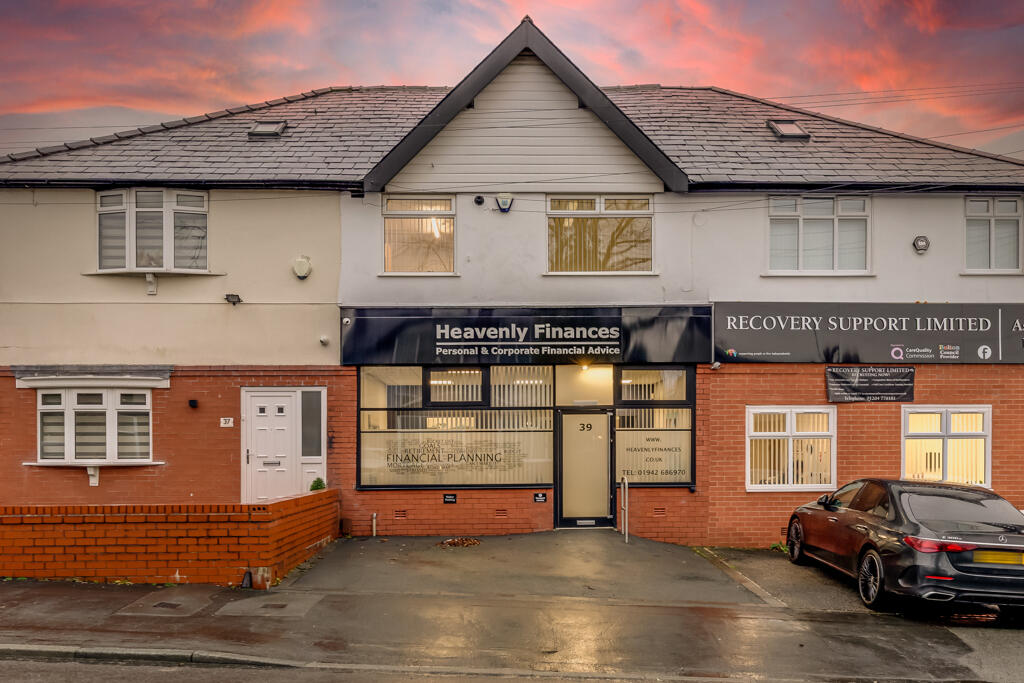 Main image of property: 39 New Hall Lane, Bolton, Lancashire, BL1 5LW