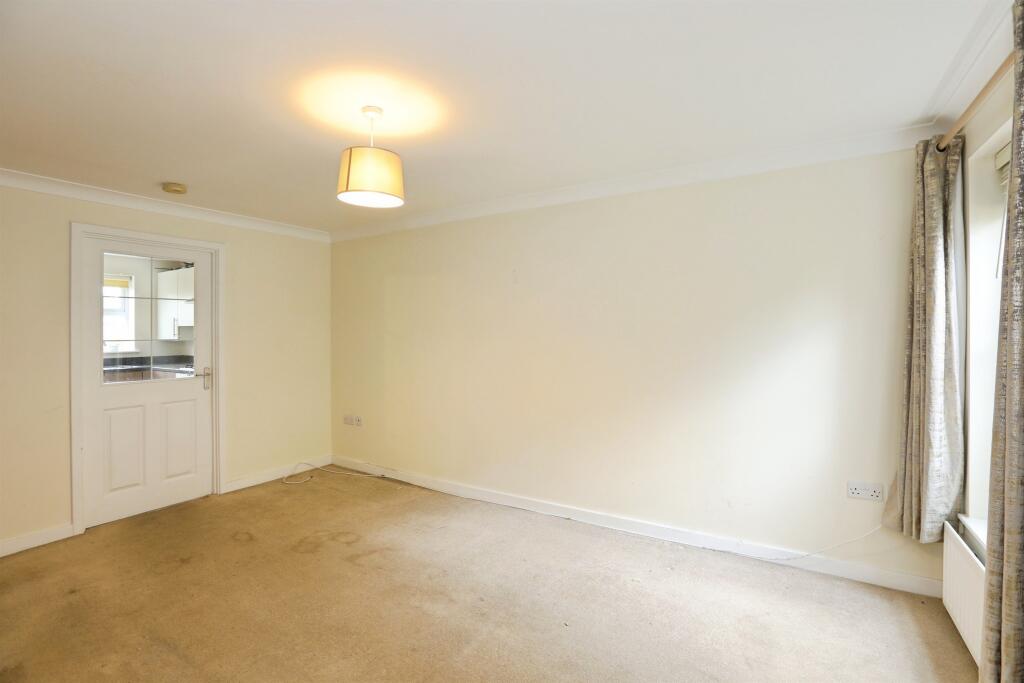 House in East Grinstead, Blackwell - View 4