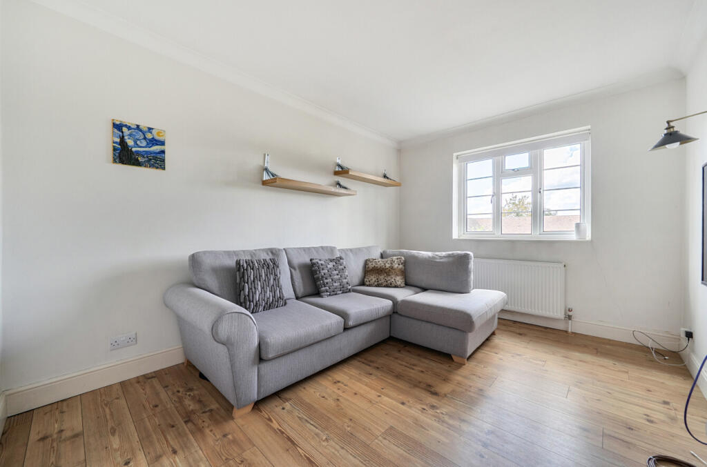 Apartment in Elmbridge, Weybridge - View 2
