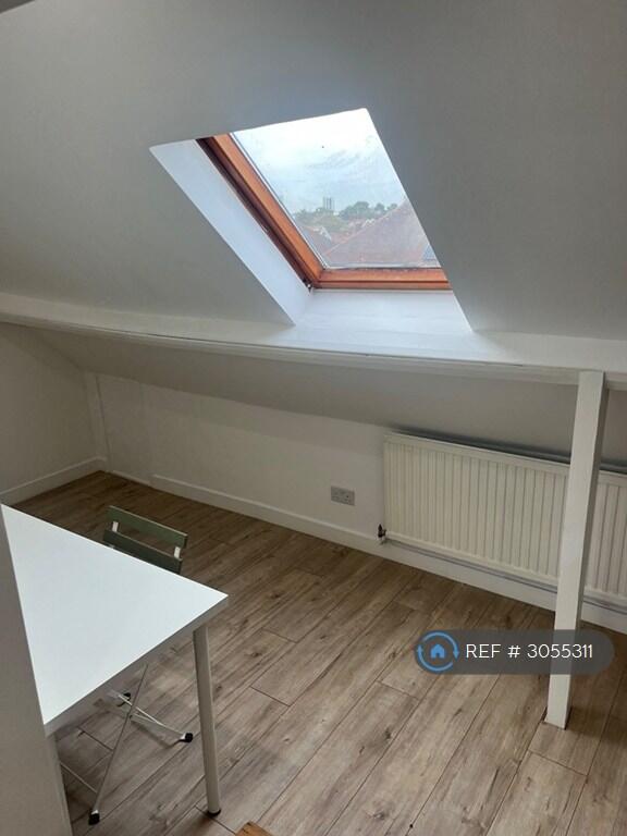 House in London - View 2