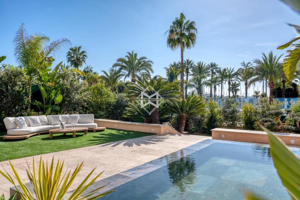Main image of property: Provence-Alps-Cote d`Azur, Alpes-Maritimes, Cannes