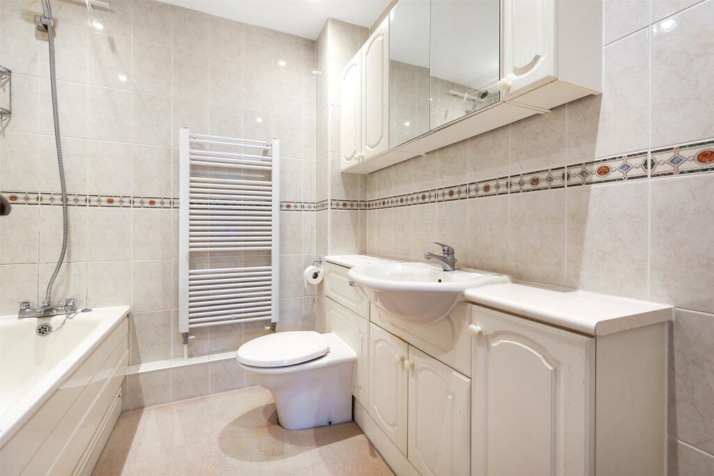 Apartment in Redhill - More