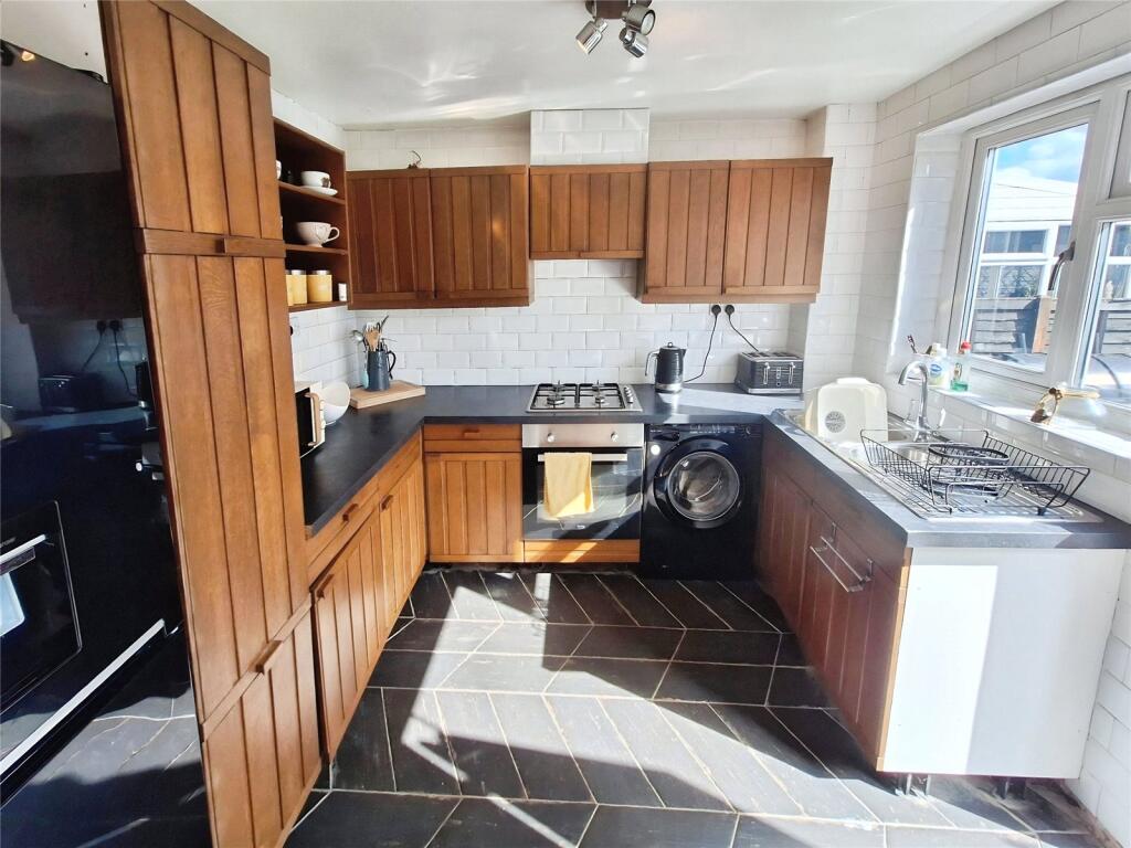 Frensham Drive, Nuneaton, Warwickshire, CV10 photo 3