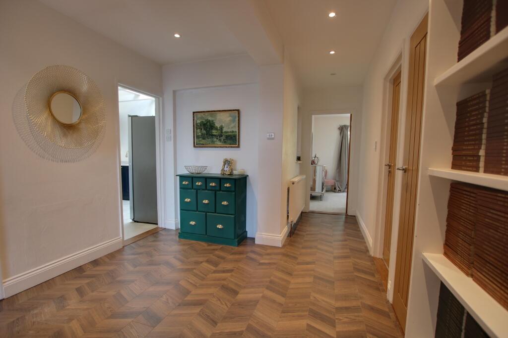 Bassett, Southampton photo 3