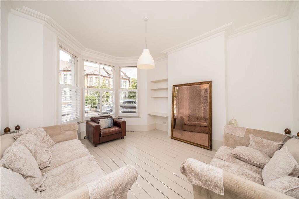 House in London, Telegraph Hill, New Cross Gate - View 2