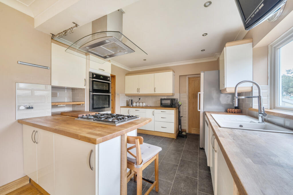 6 bed detached - Abshot Close, Fareham, PO14 4 image 4