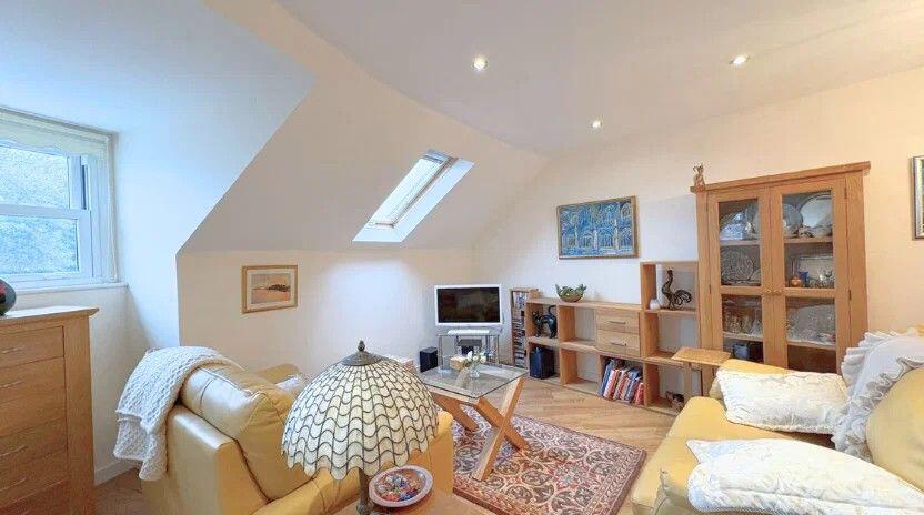 Apartment in Torquay - More