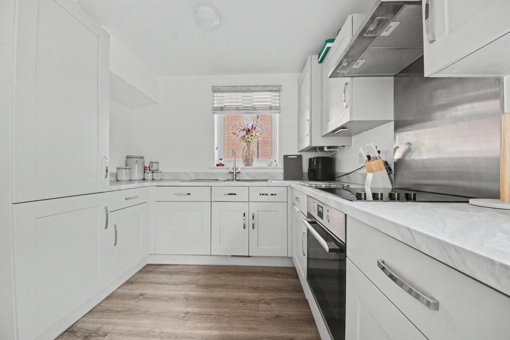 House in Fareham, Stubbington - More